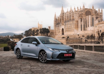 Hibrit Corolla’da hedef büyük