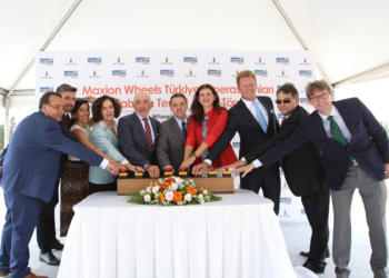 5’inci jant fabrikasını kuruyor