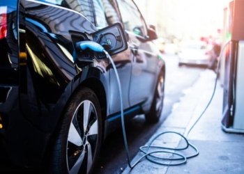 Elektriklide liderlik el değiştirdi