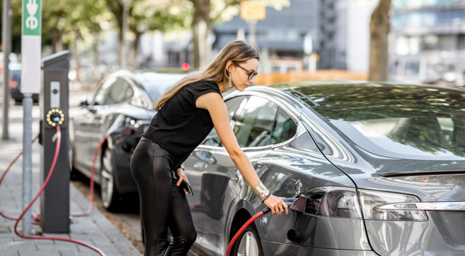 Elektrikliler plug in hibritleri solladı