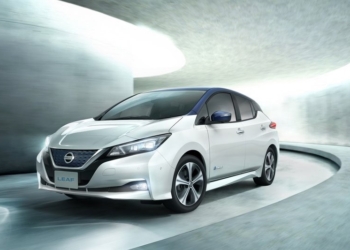 450 km menzilli Leaf  geliyor