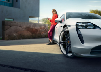Taycan-Tesla rekabeti hızlı başladı
