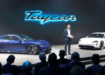 Porsche, Tesla’yı alt etti