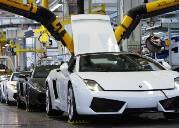 Lamborghini tesisine koronavirüs tatili