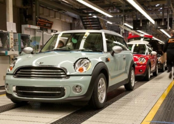 Mini ve Rolls-Royce durdu