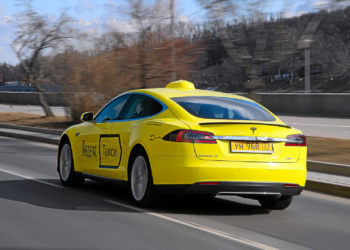 Tesla robotaksi hizmete başlıyor