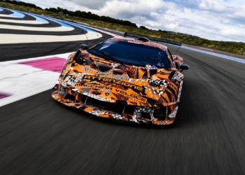 Lamborghini’den en güçlü V12