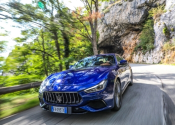 İlk hibrit Maserati Ekim’de geliyor