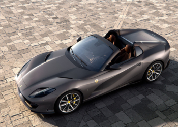 7.8 milyonluk Ferrari için kuyruk