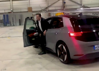 Rakibinin elektriklisini test etti