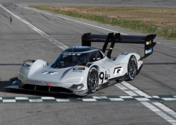 Motorsporlarını bıraktı