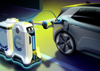 Elektriklileri robotlar şarj edecek