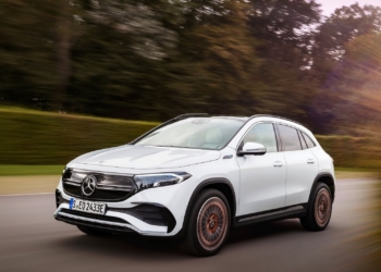 Mercedes’in ilk elektrikli SUV’u EQA