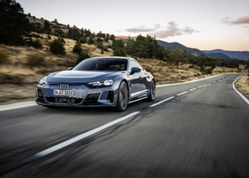 Üçüncü elektriklisi e-tron GT geldi