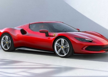 830 beygirlik hibrit Ferrari