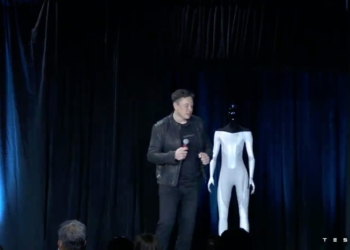 Tesla’dan robot sürprizi
