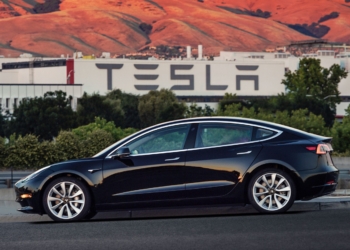 Fransa’da Tesla’ya yasak