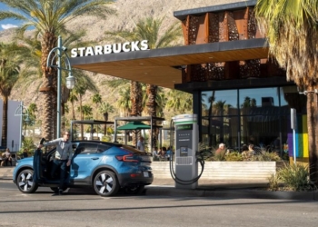 Starbucks’lara hızlı şarj kuruyor