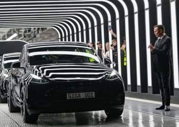 İlk Avrupalı Tesla için şov yaptı