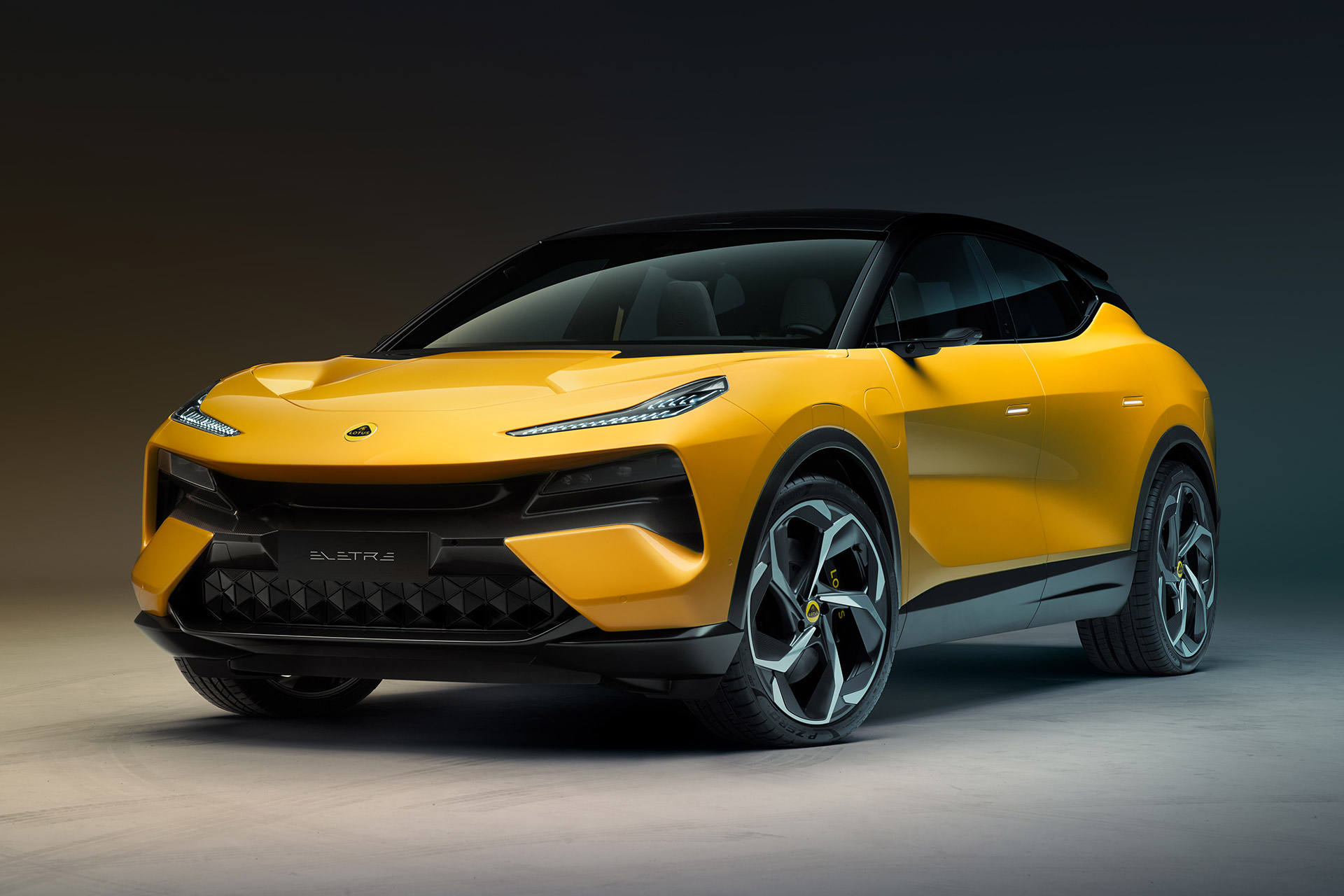 Lotus’un ilk elektrikli SUV’u