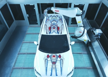 Robotla boyanmış ilk sanat eseri