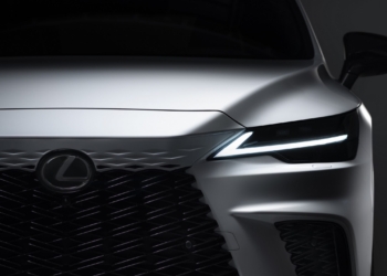Yeni Lexus RX gün sayıyor