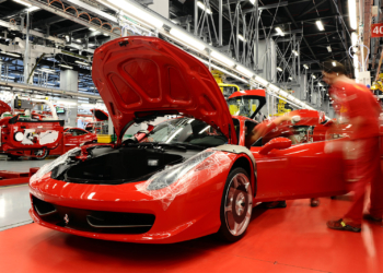 Elektrikli için Maranello’yu büyütüyor