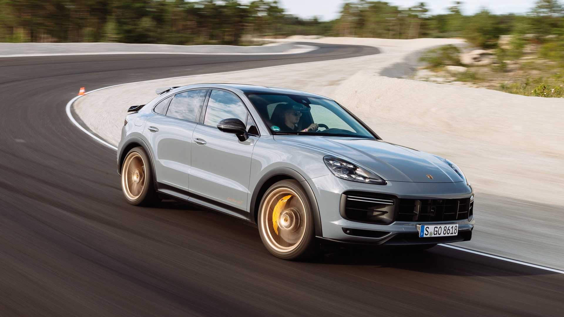Elektrikli Porsche SUV yolda