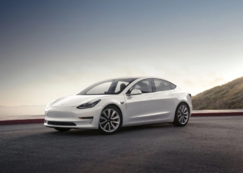 Tesla siyah ve beyaz renk verebiliyor