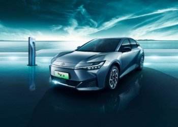 İşte Toyota’nın elektrikli sedanı