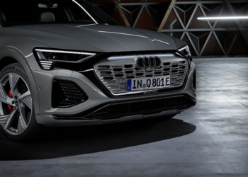 Audi logosunu yeniledi