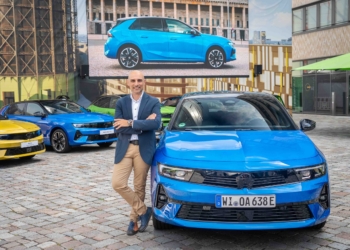Elektrikli Astra siparişe açıldı