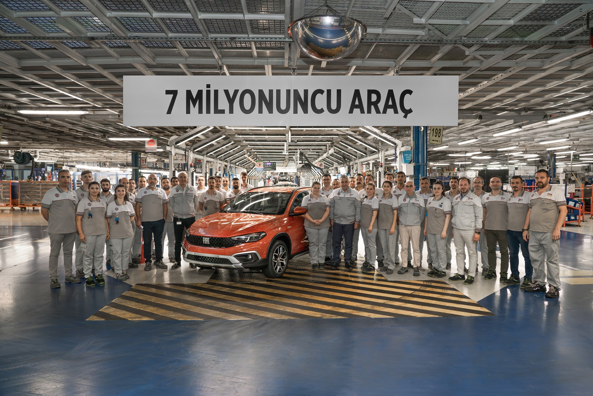 7 milyonuncu aracı banttan indirdi