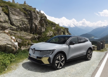 Megane E-Tech ile voltajı yükseltti