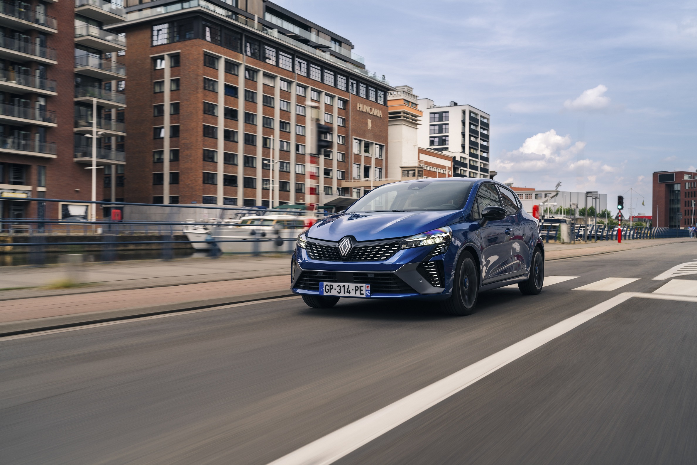 Hibrit Clio ile yüzde 40 tasarruf