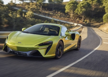 McLaren elektrikliye karşı