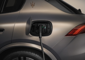 Maserati elektrikli planlarını erteledi