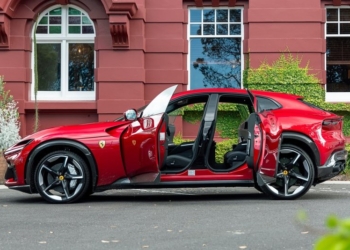 50 milyonluk Ferrari’ye kavuştular