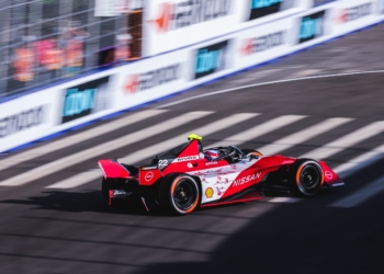 Nissan Formula E Takımı podyumda