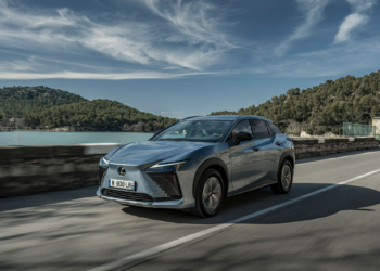 Doğuştan elektrikli Lexus satışta