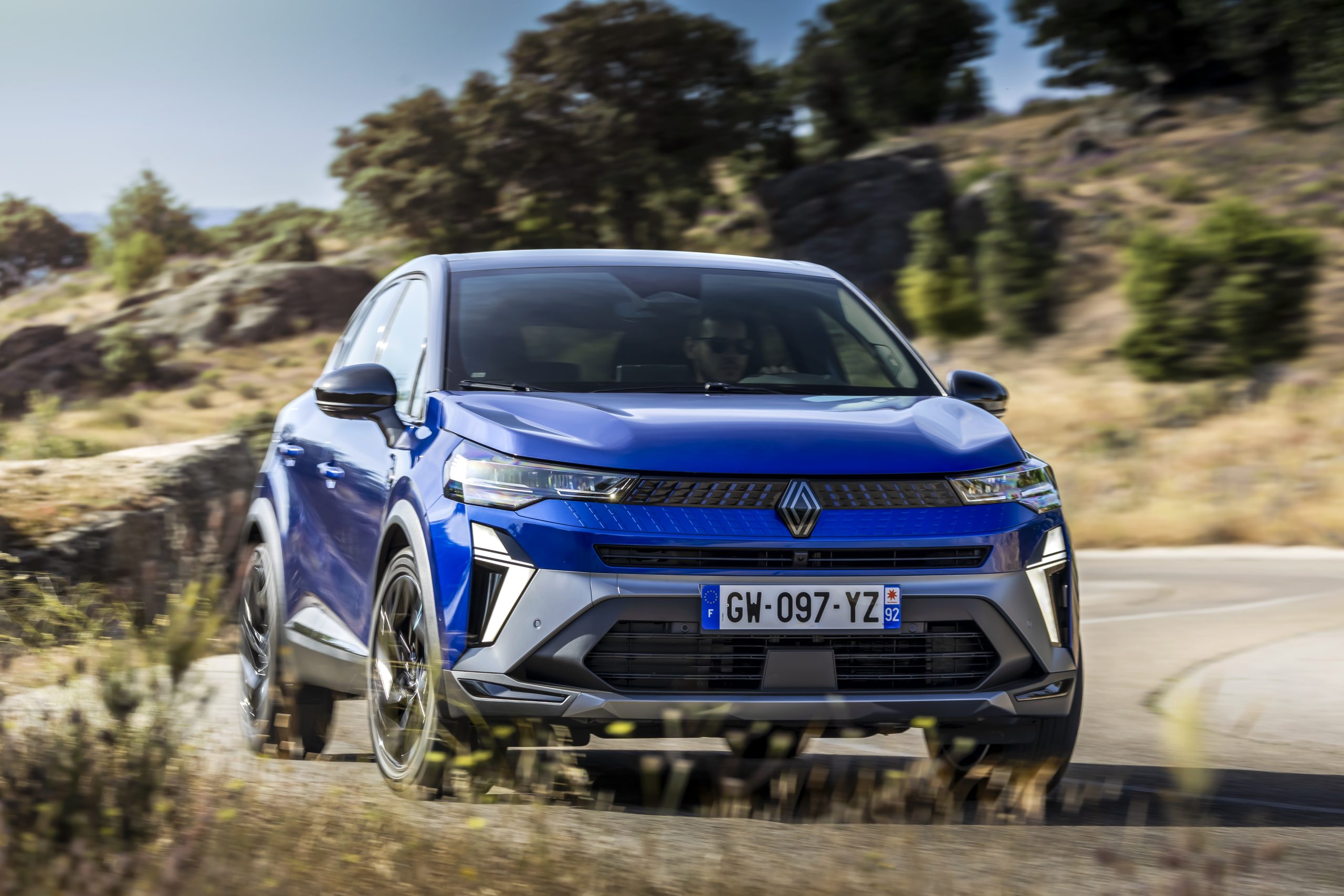 Yeni Captur sportif yüzüyle geldi
