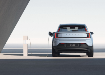 Volvo elektrikliye dönüşmeyi erteledi