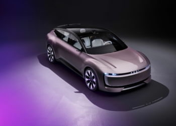 Çin’e özel logosuz Audi