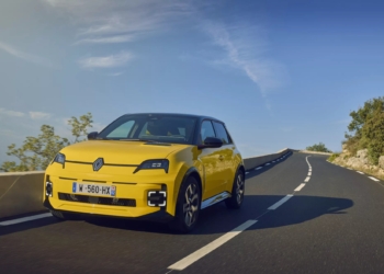 Renault ilk kez Stellantis’i geçti