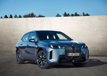 Makyajlı BMW iX yollara çıktı