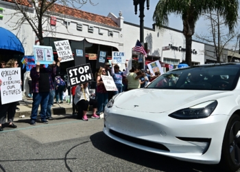 Tesla satışlarına Elon Musk darbesi