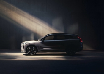 Volvo XC70 geri dönüyor