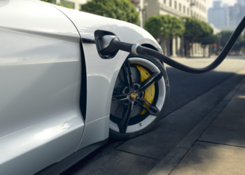 Porsche elektrikli planını yavaşlatıyor