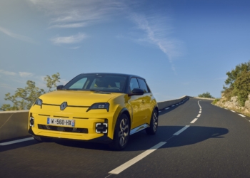 Elektrikli Renault 5 iddialı fiyatla geldi