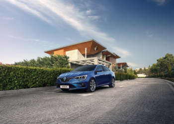 Renault son düzlüğe lider girdi
